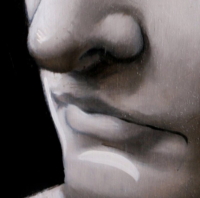 Dettaglio: naso e labbra del busto, con la luce sul labbro inferiore